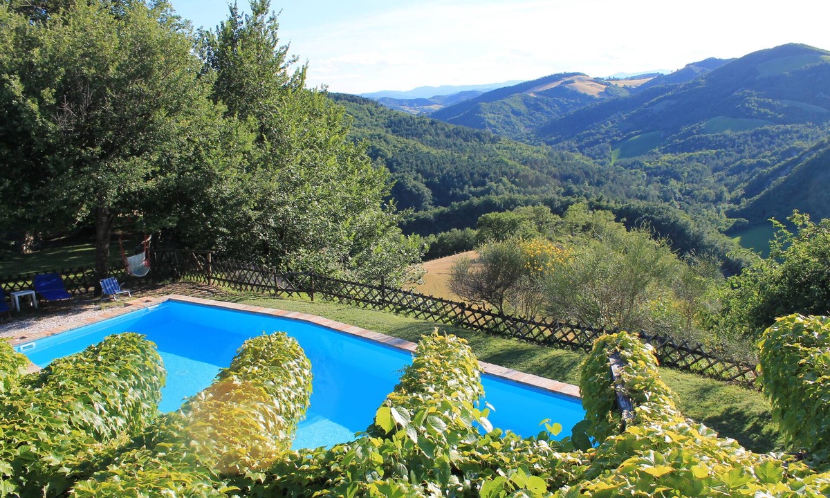 Urbino Apartment | In Farmhouse romantic apartment for 2 people. Panoramic view!