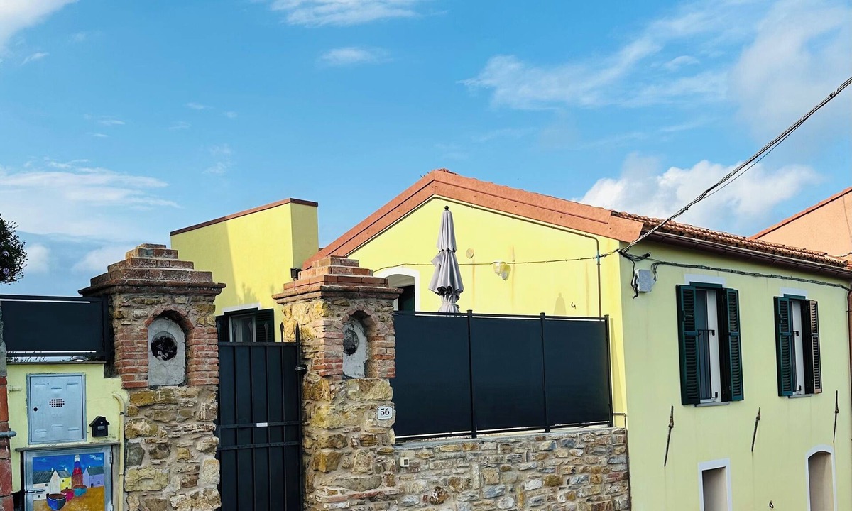 Costarainera House | In the typical Ligurian village of Costarainera, a stone's throw from the sea and from the cycle path
