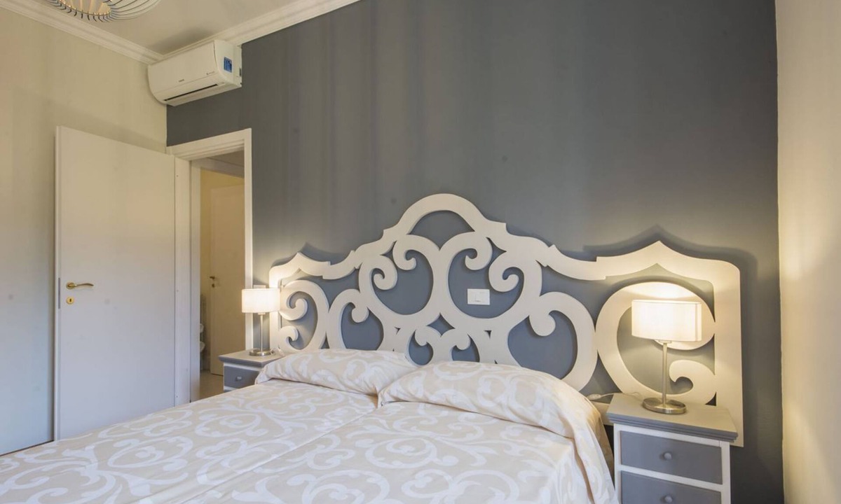 Santa Croce Apartment | Iris 3, a modern and elegant apartment ideal for a family by Mmega