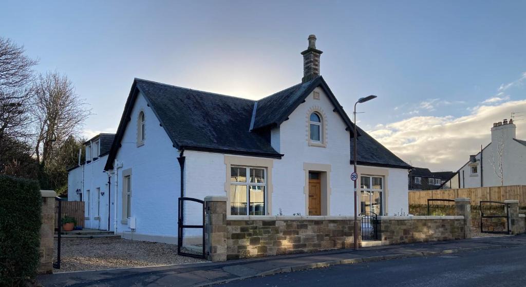Pencaitland House | ISLAY House,Comfortable Home with private garden, Pencaitland, East Lothian, Scotland