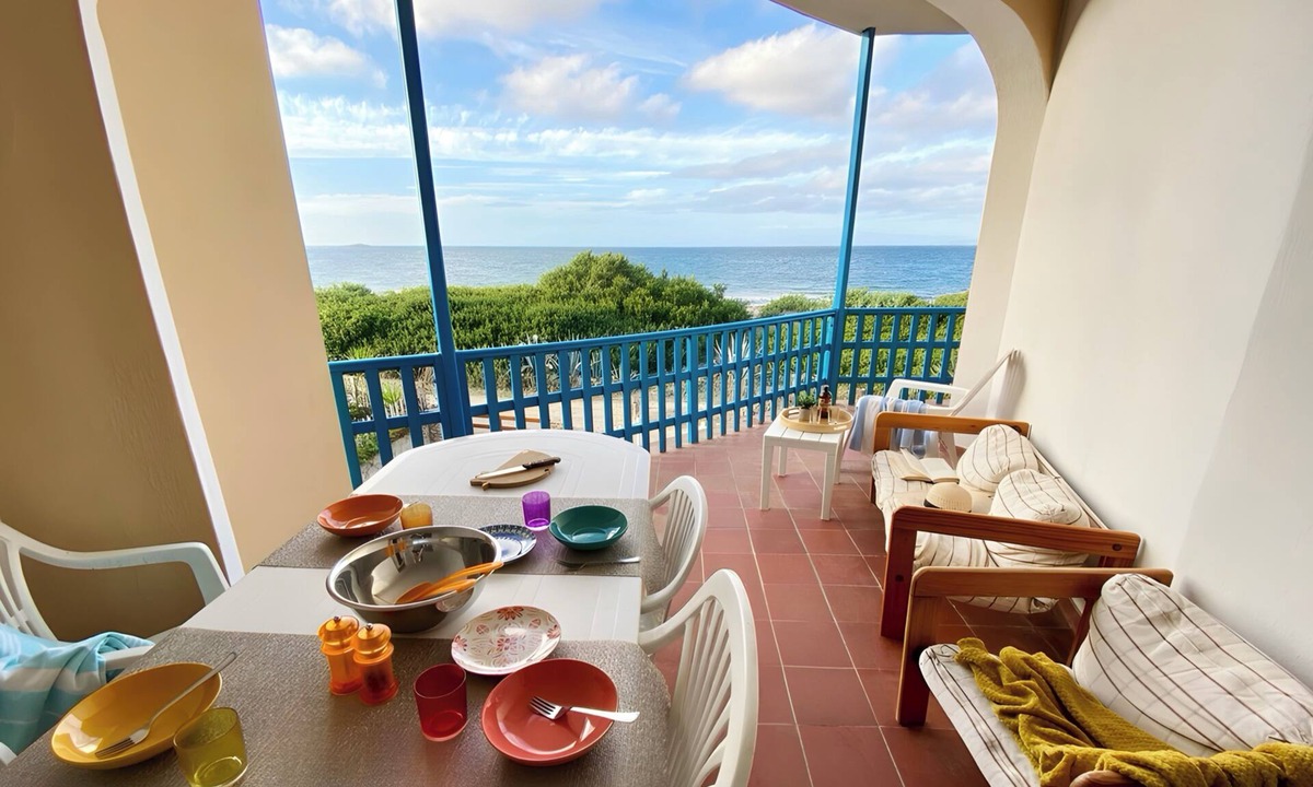 Sa Rocca Tunda Apartment | La Terrazza - Apartment with Sea View Terrace for Families Seeking Relaxation