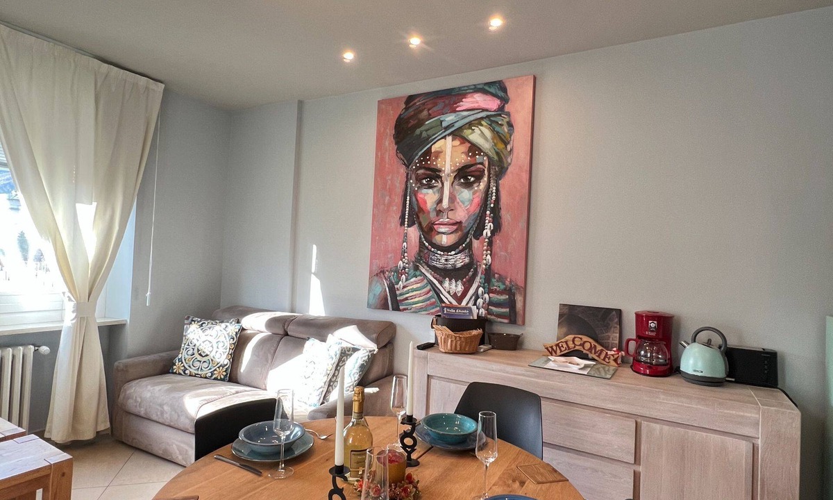 Aosta Apartment | La Tour Apartment - Blue Moon
