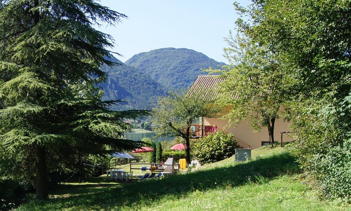 Idro Condo | Lake shore with garden