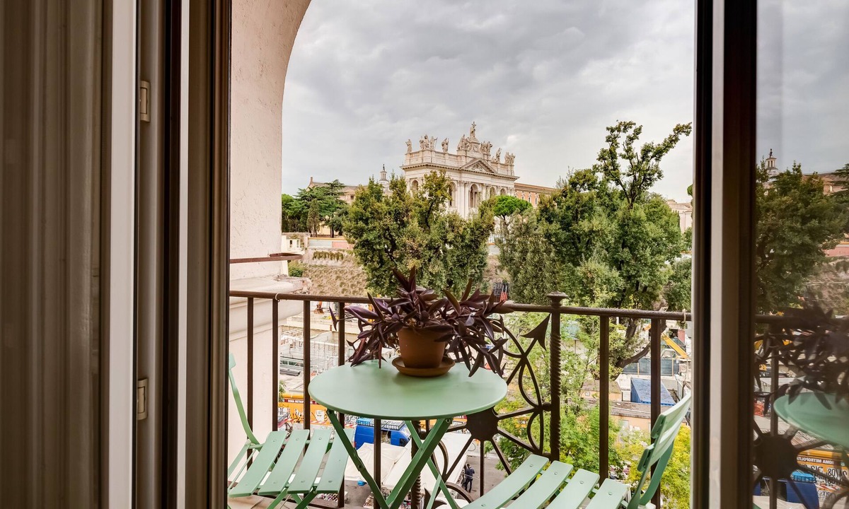 San Giovanni House | Large and bright flat in San Giovanni /up to 6