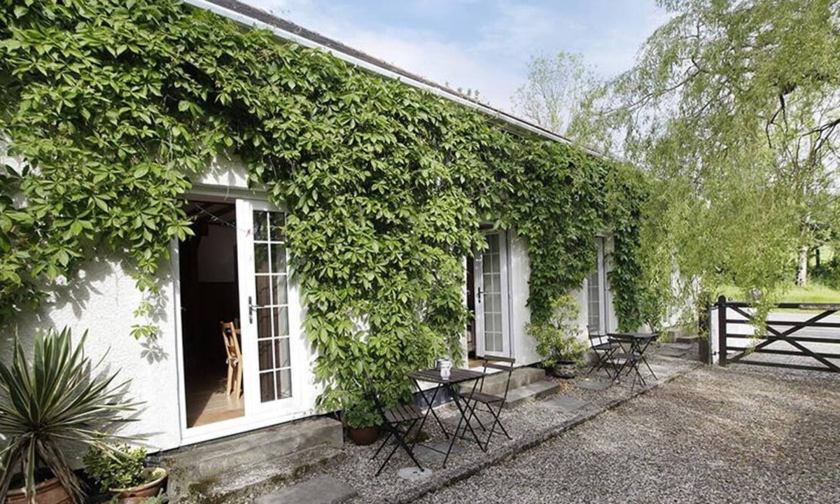 Crynant House | Llethryd Farm Cottage One