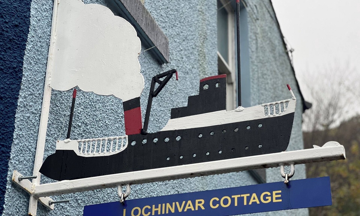Tobermory Cottage | Lochinvar Cottage - less than a minute from Tobermory's Main Street