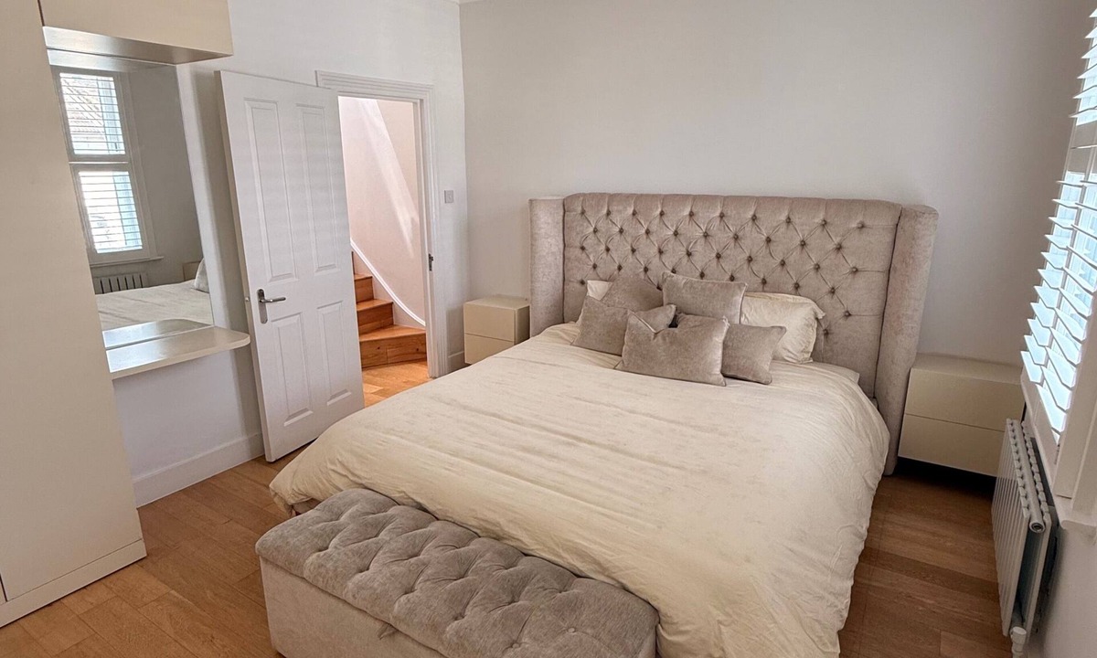 Town House | London Family Sleep 8 w/4 Baths, WiFi, 1m Tube
