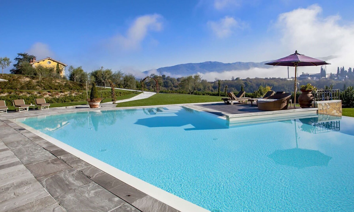 Figline e Incisa Valdarno Apartment | Lovely apartment with WIFI, pool, A/C, TV, pets allowed and parking, close to Greve In Chianti