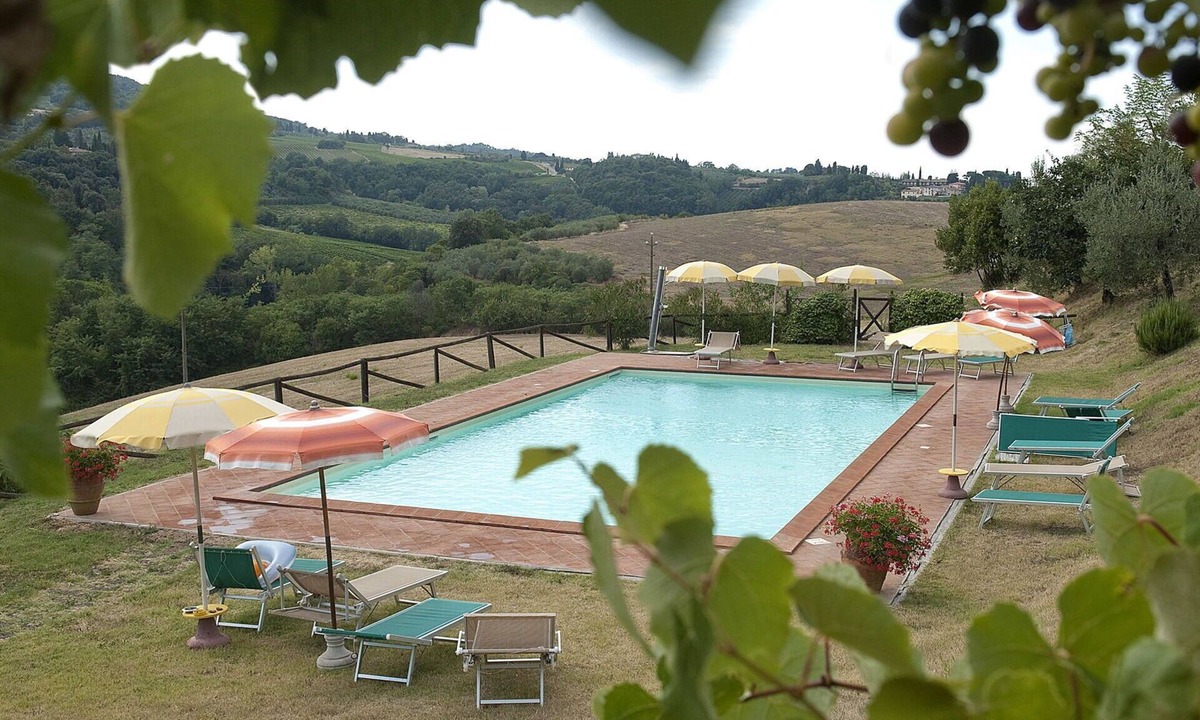 San Gimignano Apartment | Lovely apartment for 4 guests with pool, WIFI, A/C, pets allowed and panoramic view