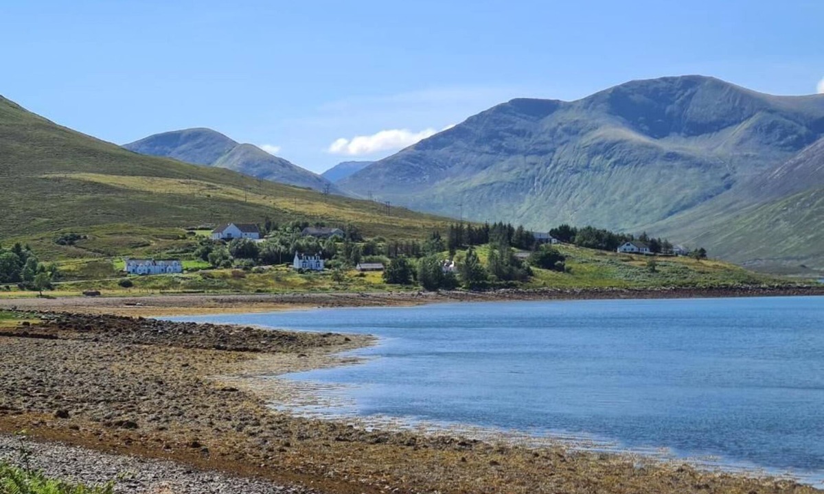 Breakish House | Luib House - Spacious Self-Catering by the Sea.
