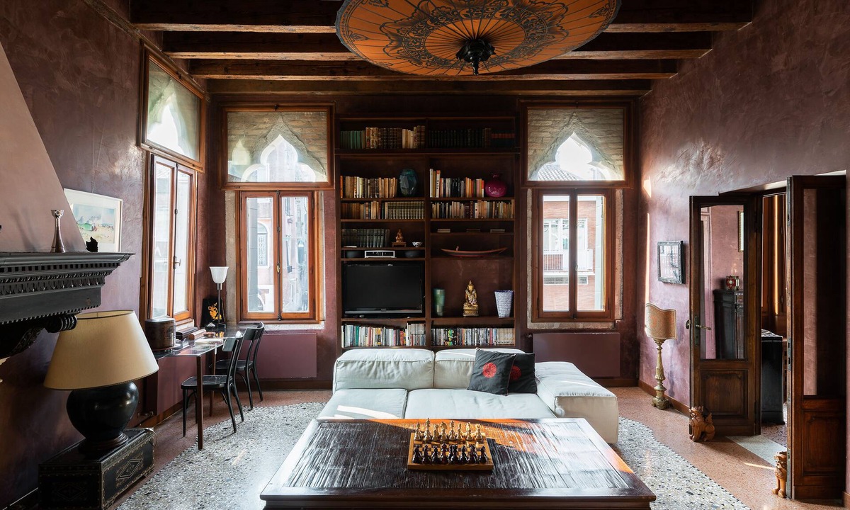 Cannaregio Apartment | Luxe and calm in sunny gothic palazzo Cannaregio