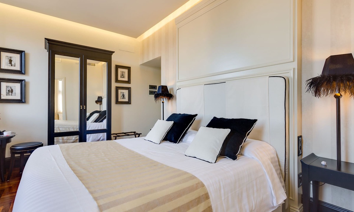 Celio Bed & Breakfast | Luxury B&B room at Colosseum bathroom ensuite