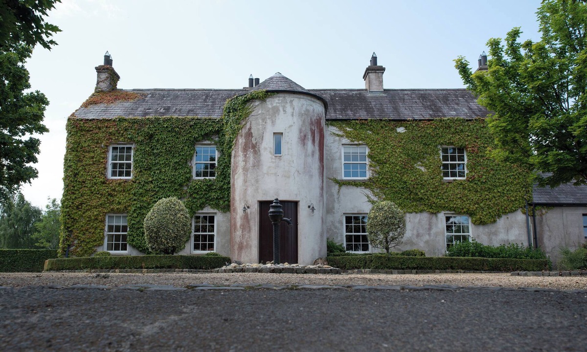 Hillsborough Other | Luxury Farmhouse on 16 Acres | Lake, Bar, Trails | Near Belfast | Sleeps 16+