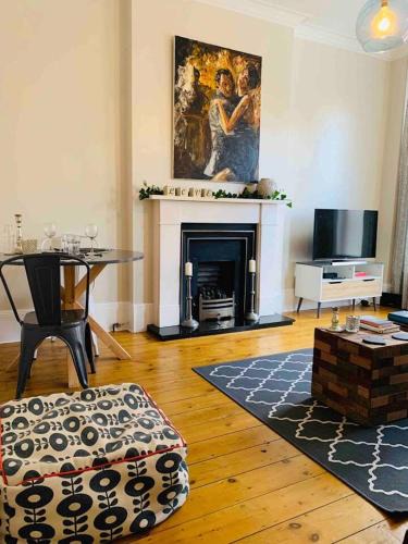 Town Apartment | Luxury Fulham Flat with 5* touches nr River Thames