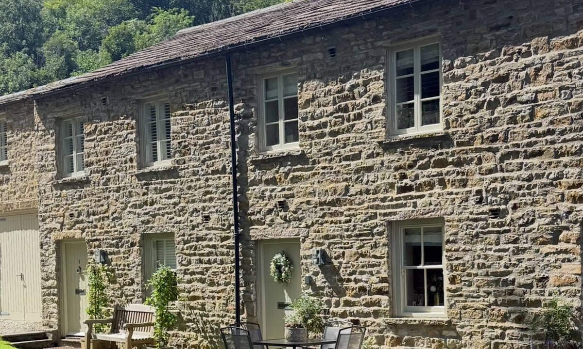 Aysgarth Cottage | Luxury Riverside Cottage by Aysgarth Falls: Perfect for Walkers & Nature Lovers