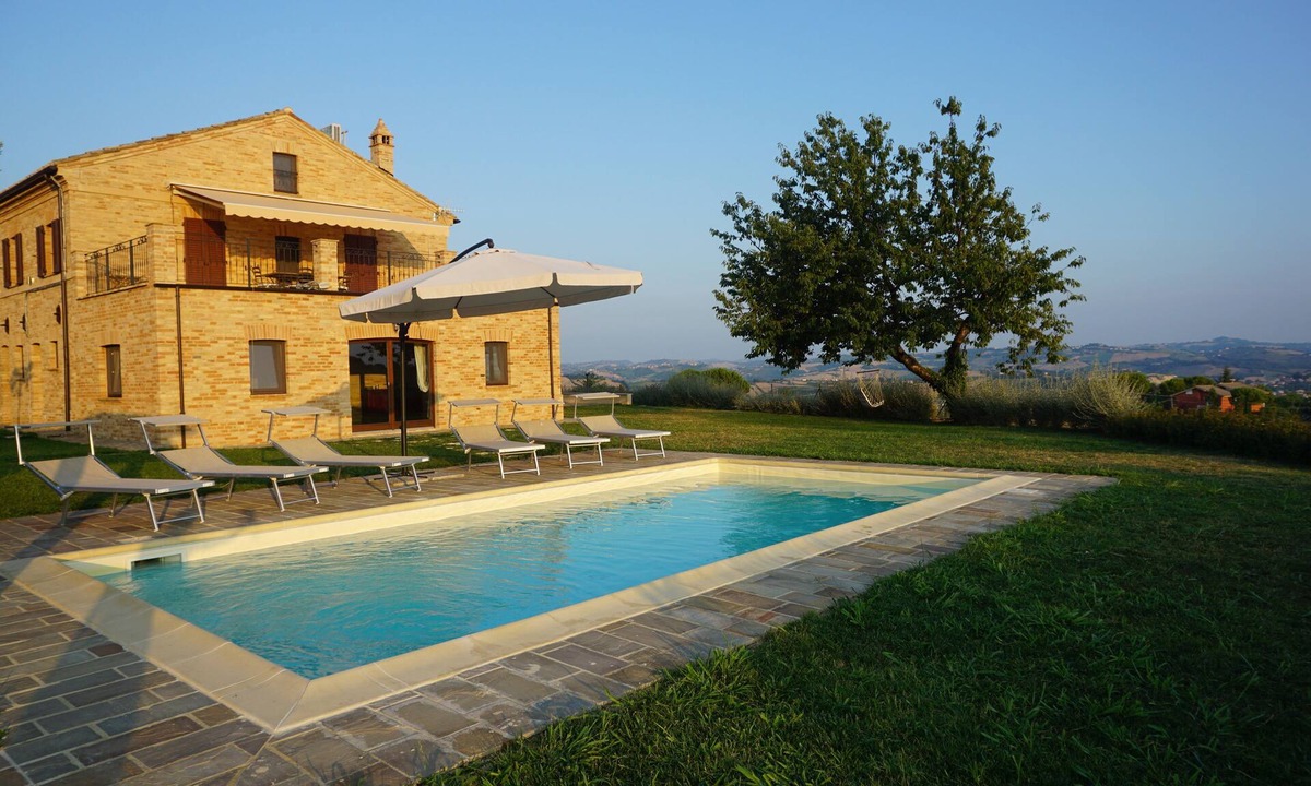 Magliano di Tenna House | Magnificent holiday villa with pool &gorgeous 180 ° views. Perfect for families.