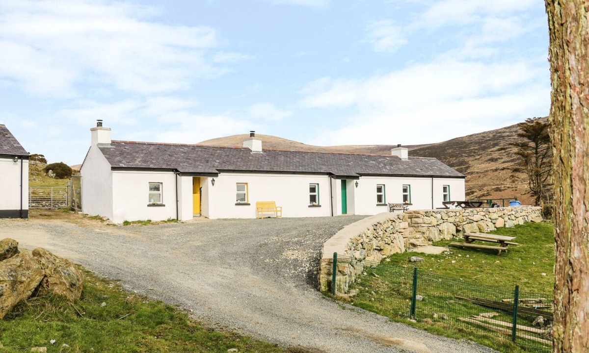 Newry Cottage | MARY LARKIN'S COTTAGE, pet friendly, with open fire in Rostrevor