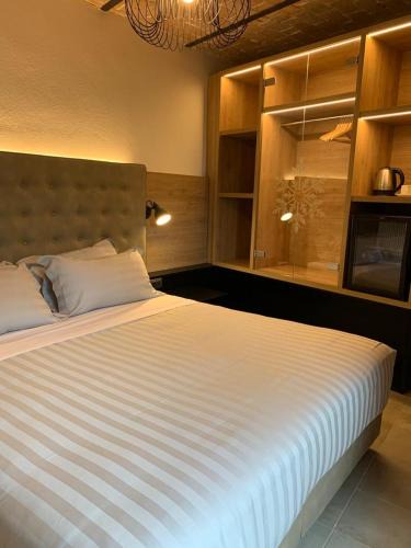 Rocca di Cambio Bed & Breakfast | MIRANDOLINA Bed and Breakfast