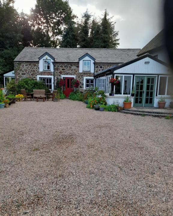 Craigavon Apartment | Moira Cottages at Berwickhall Sleeps 8