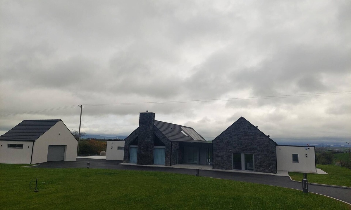 Dromore House | New build contemporary home - close to many golf courses