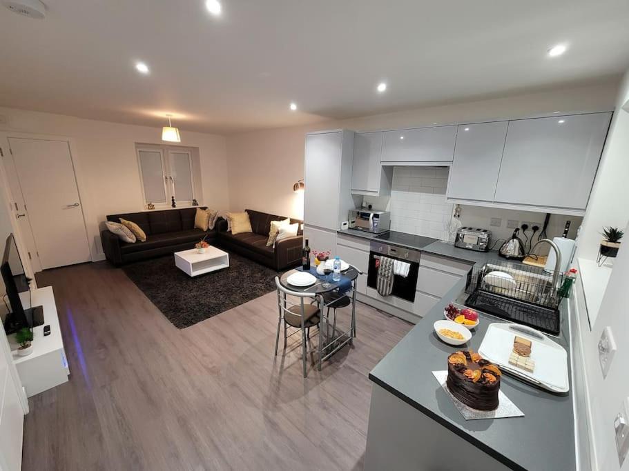 Haversham House | New build home with WI-FI, Smart TV, dedicated office floor, large terrace and Free parking