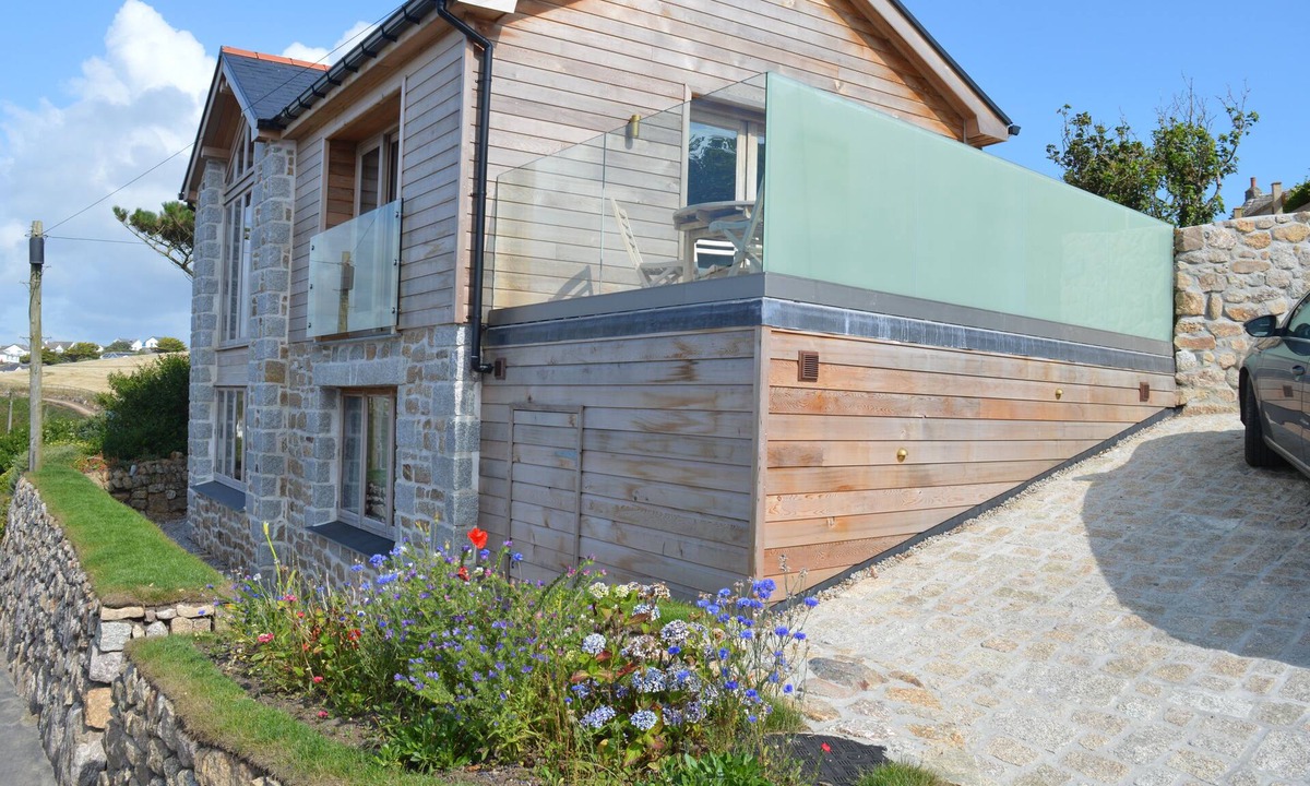 Sennen Cove House | NEW LISTING Stunning new Cornish house with sea views, few minutes walk to beach
