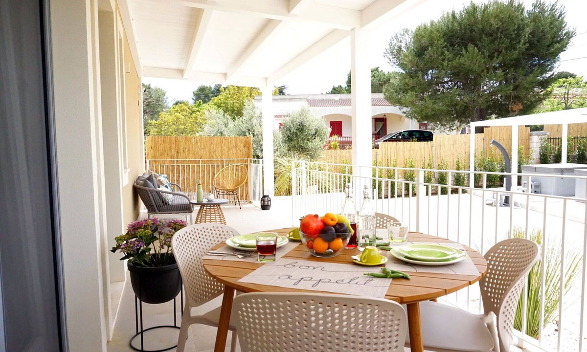 Laureto Villa | Nice apartment in villa for 4 guests with hot tub, WIFI, A/C, TV and veranda, close to Alberobello