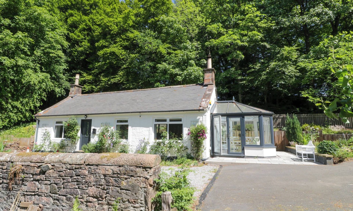 Thornhill Cottage | NITHBANK COTTAGE, pet friendly, with open fire in Thornhill