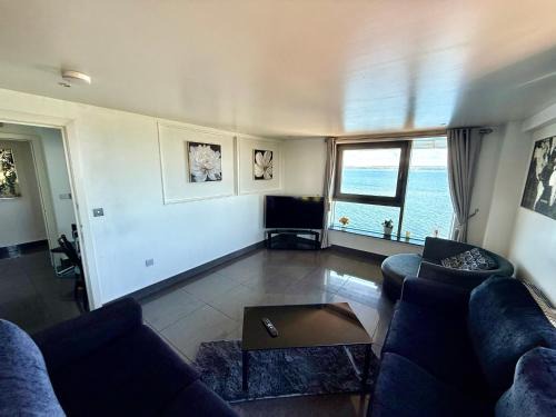 Newhaven Apartment | Ocean Park Apartments - Oceanfront - Free Parking and Fast WiFi