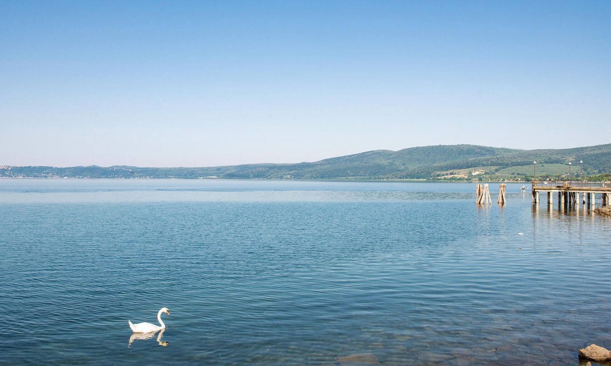 Poggio Apartment | On the Bracciano Lake, this open and large vacation apartment welcomes you.