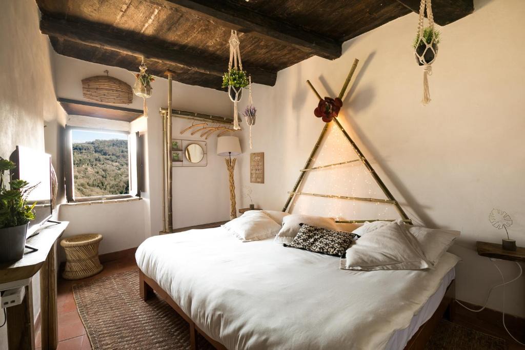 Calcata Historic Town House | Opera Suites - Il sentiero della felicità