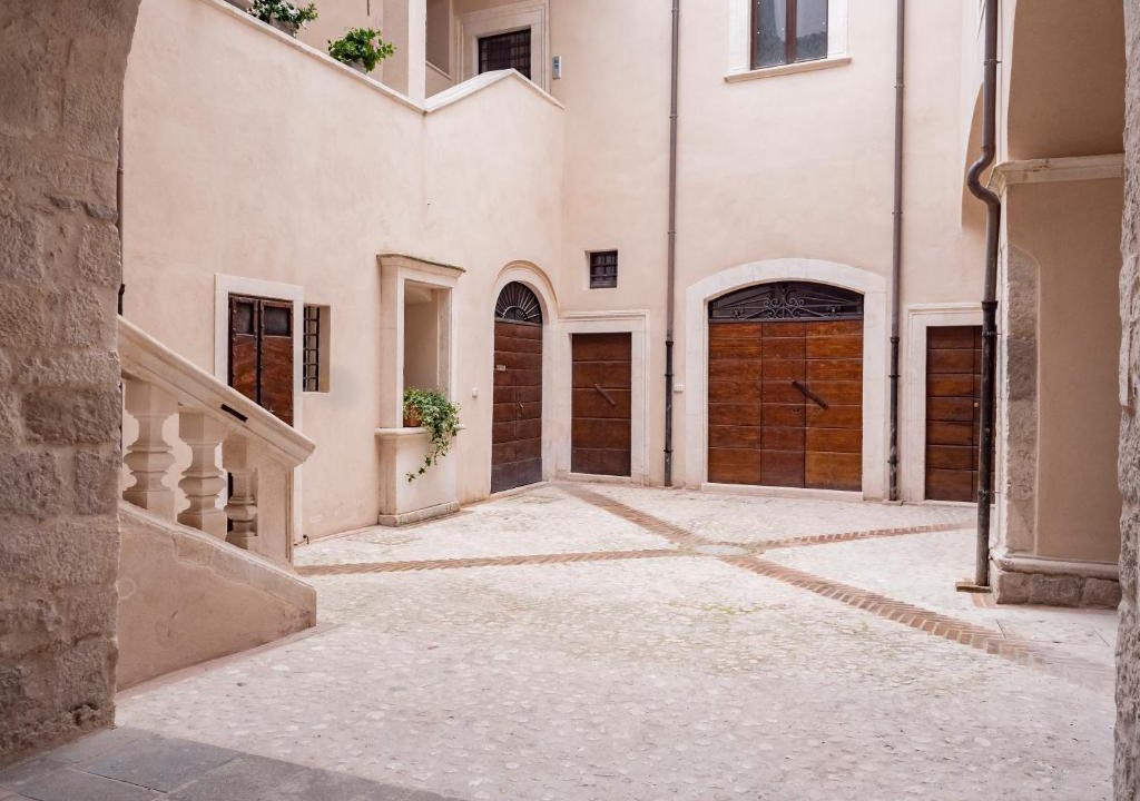 L'Aquila Bed & Breakfast | Palazzo dei Pavoni, Relais di Charme