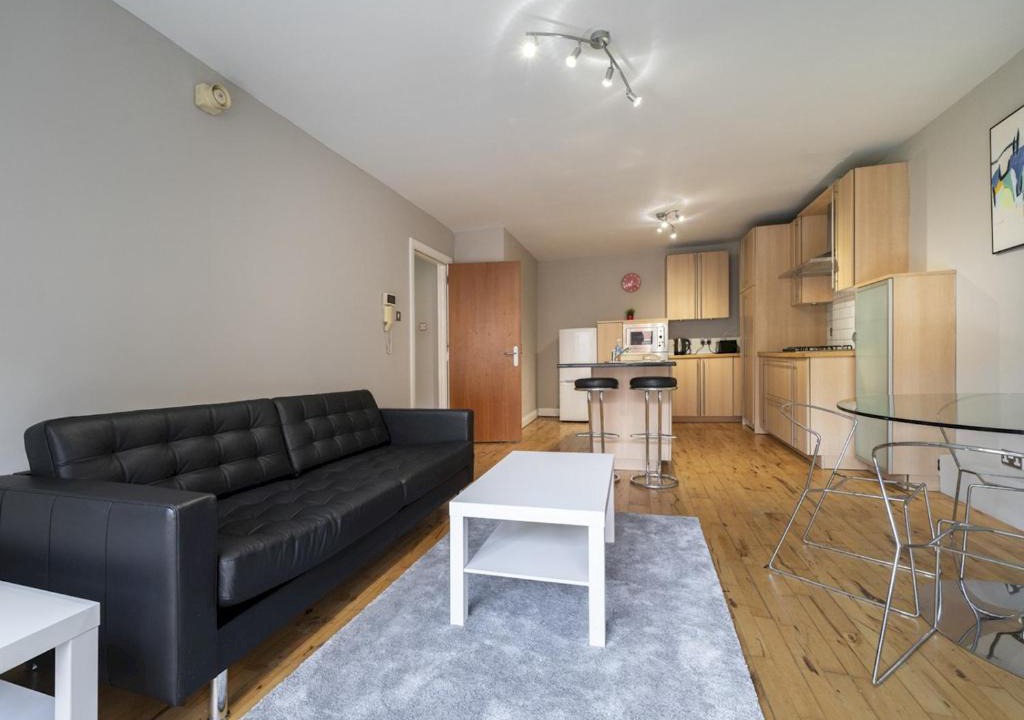 Belfast Central District Apartment | Pass the Keys Amazing City Centre Apt w Balcony Free Parking