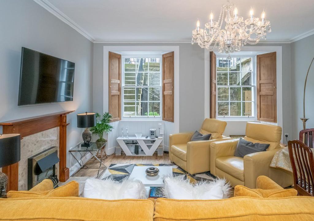 New Town House | Pass the Keys Superb 3Beds House in Chic area of the City Centre