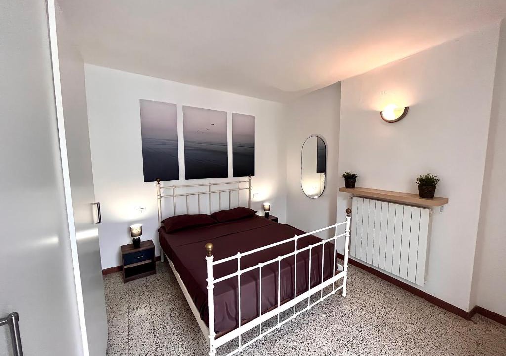 Centro Storico Sud Apartment | [Piazza Vittoria] Historic Netflix penthouse
