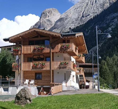 Penia Bed & Breakfast | Piccola Cesa B&B