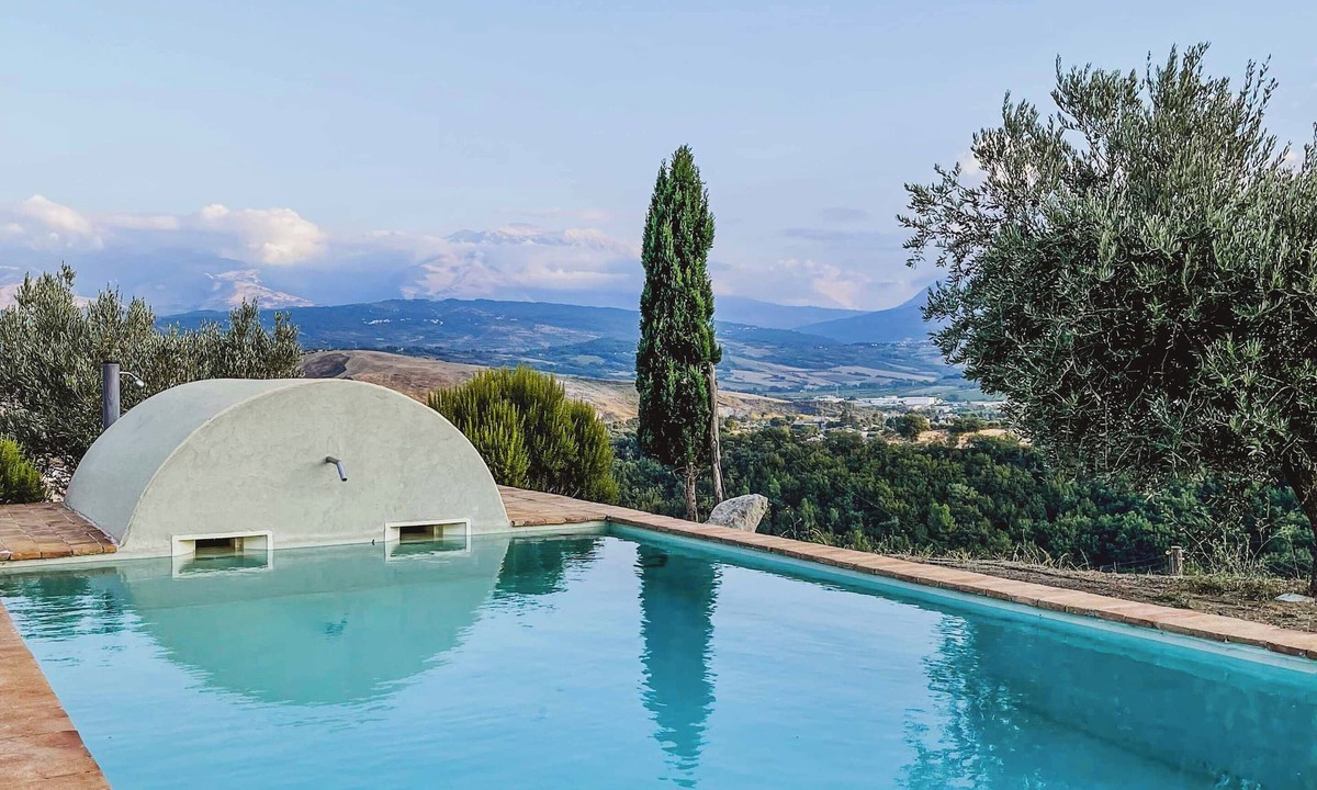 Torre de' Passeri Apartment | Pietra Pizzuta Country House "Castello" in the heart of Abruzzo. 1 pool