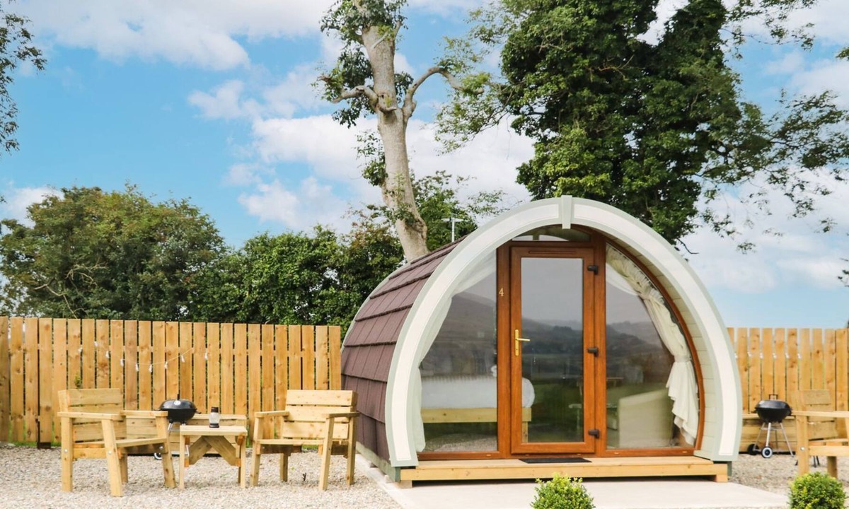 Armoy Cottage | POD 4, romantic, with a garden in Ballycastle