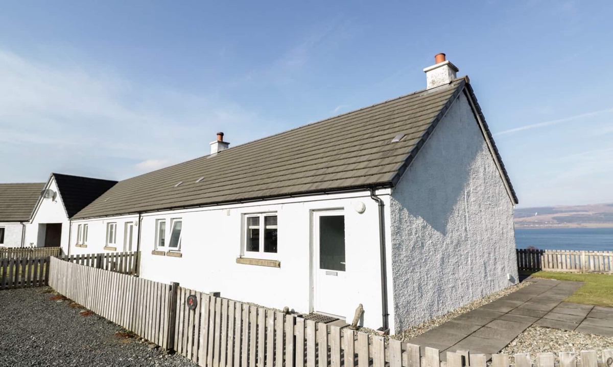 Gruline Cottage | POPPIES COTTAGE, pet friendly in Craignure, Isle Of Mull