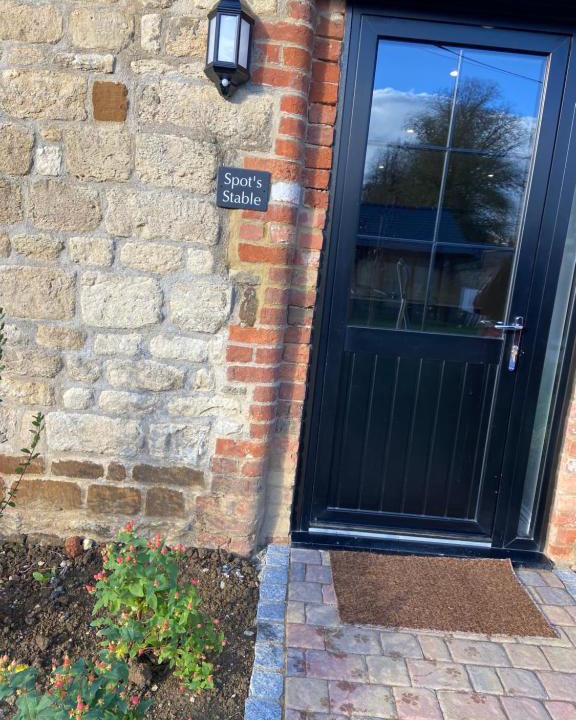 Towcester Apartment | Potcote farm stables accommodation spots stable
