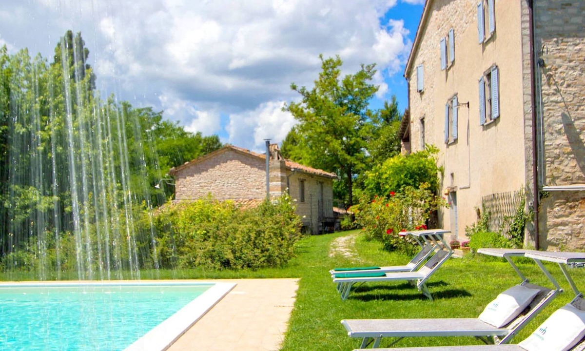 Acqualagna House | Pretty Holiday Home in Acqualagna with Swimming Pool