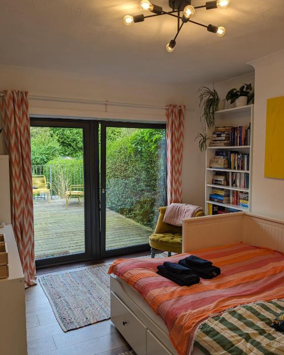 Longcroft House | Private room with terrace and free parking
