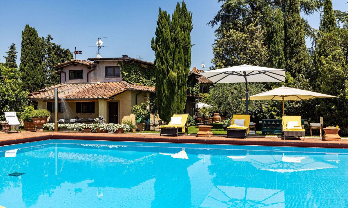 Figline e Incisa Valdarno Villa | Private Villa with A/C, private pool, hot tub, WIFI, sauna, TV, patio, close to Greve In Chianti