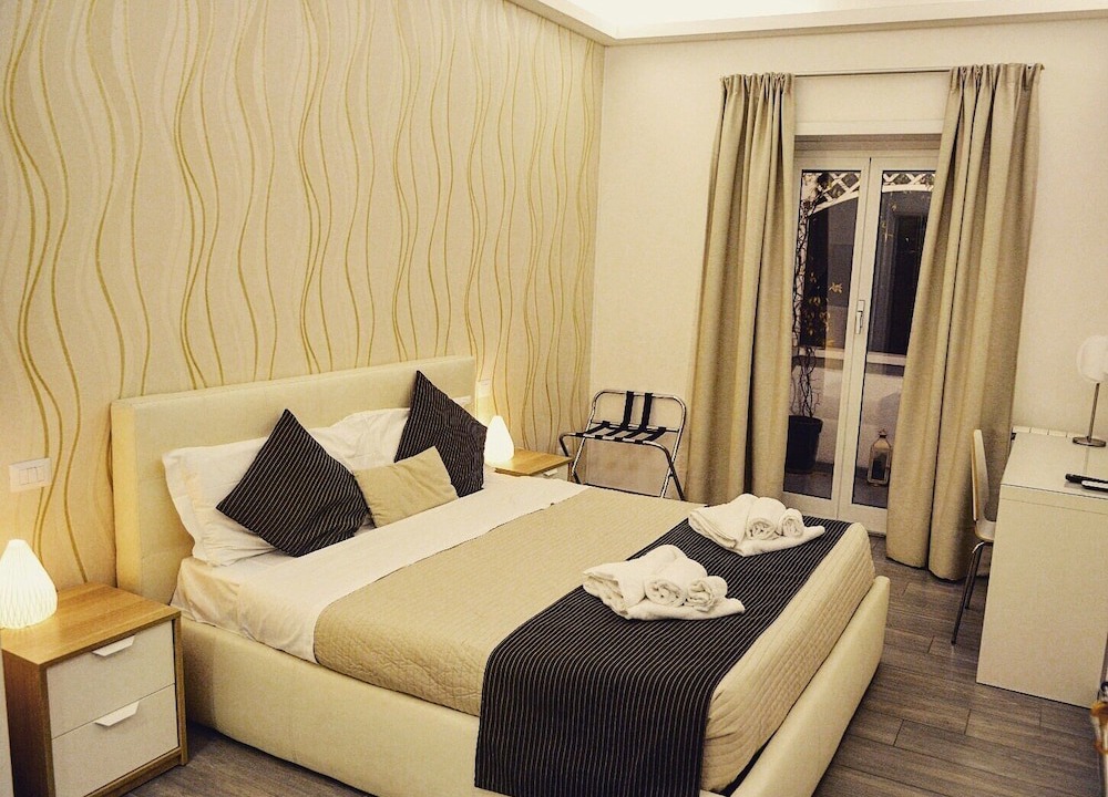 San Giovanni Hotel | RomAntic Dreams Guest House
