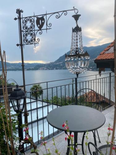 Blevio House | Romantic Room AL RIFUGIO DEI SOGNI terrazza con vista lago mozzafiato