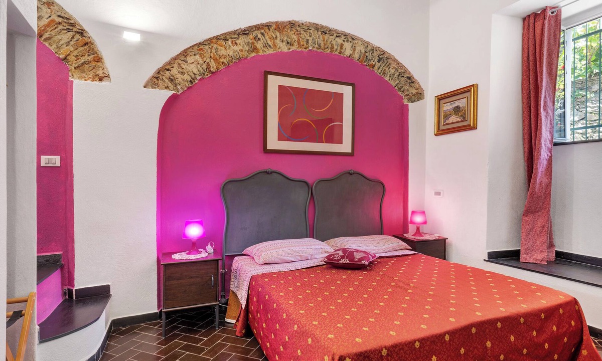 Fontona Apartment | Room 'Rosa' with Mountain View, Shared Pool and Wi-Fi