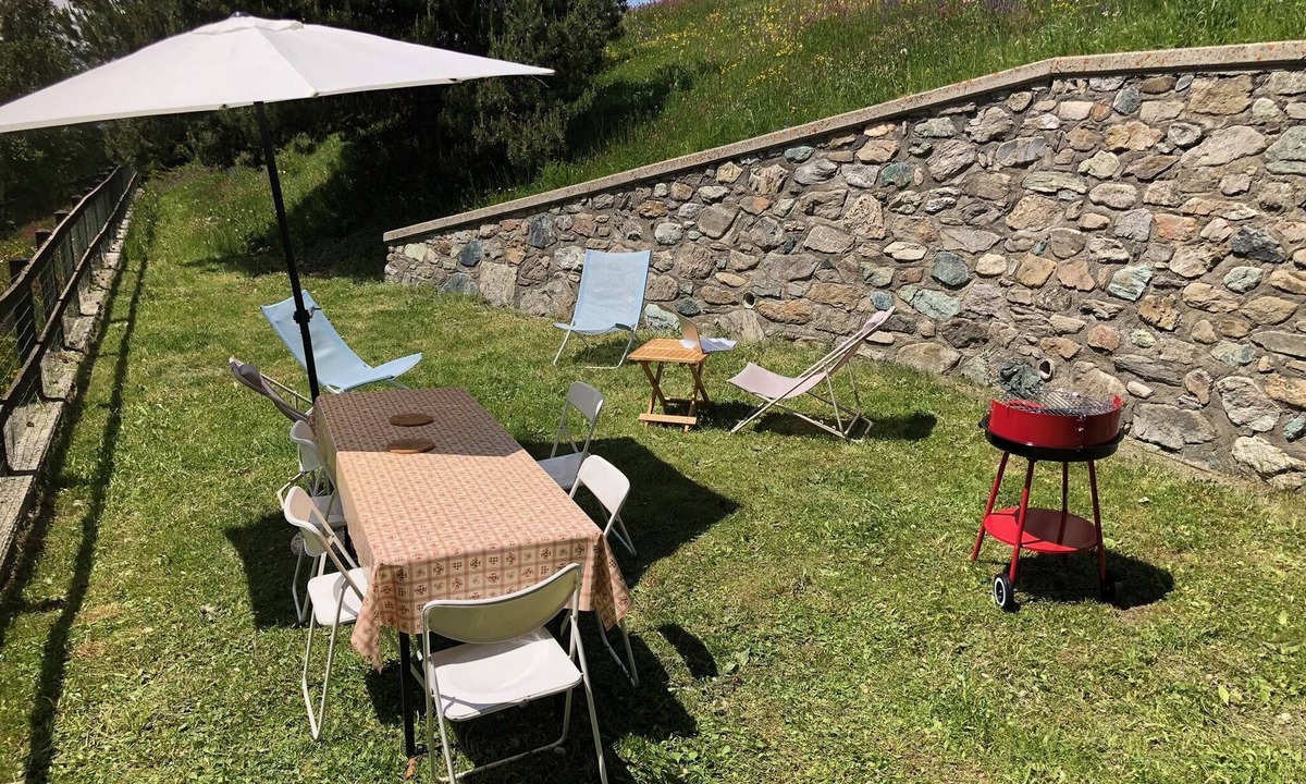 Plein Soleil Apartment | Rox's House in Pila (1800 meters above sea level) - Garden and view of the slopes