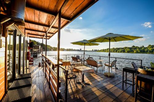 Novi Beograd Hostel | San Art Floating Hostel & Apartments