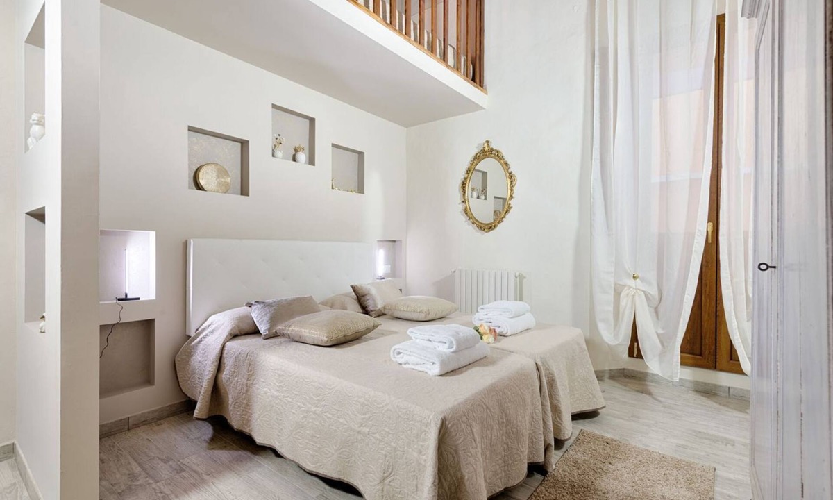 Santa Croce Apartment | Santa Croce Cathedral by Mmega