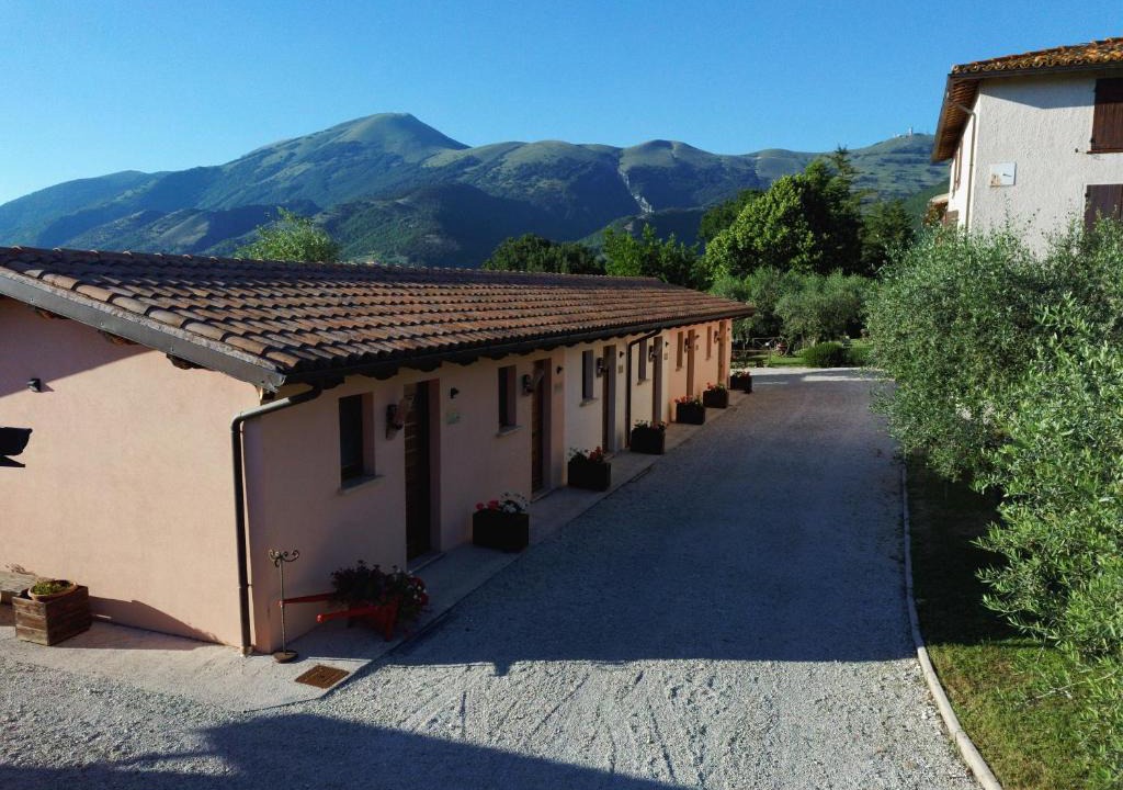 Fossato di Vico House | Santa Croce